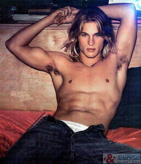 бУ˧Travis Fimmel